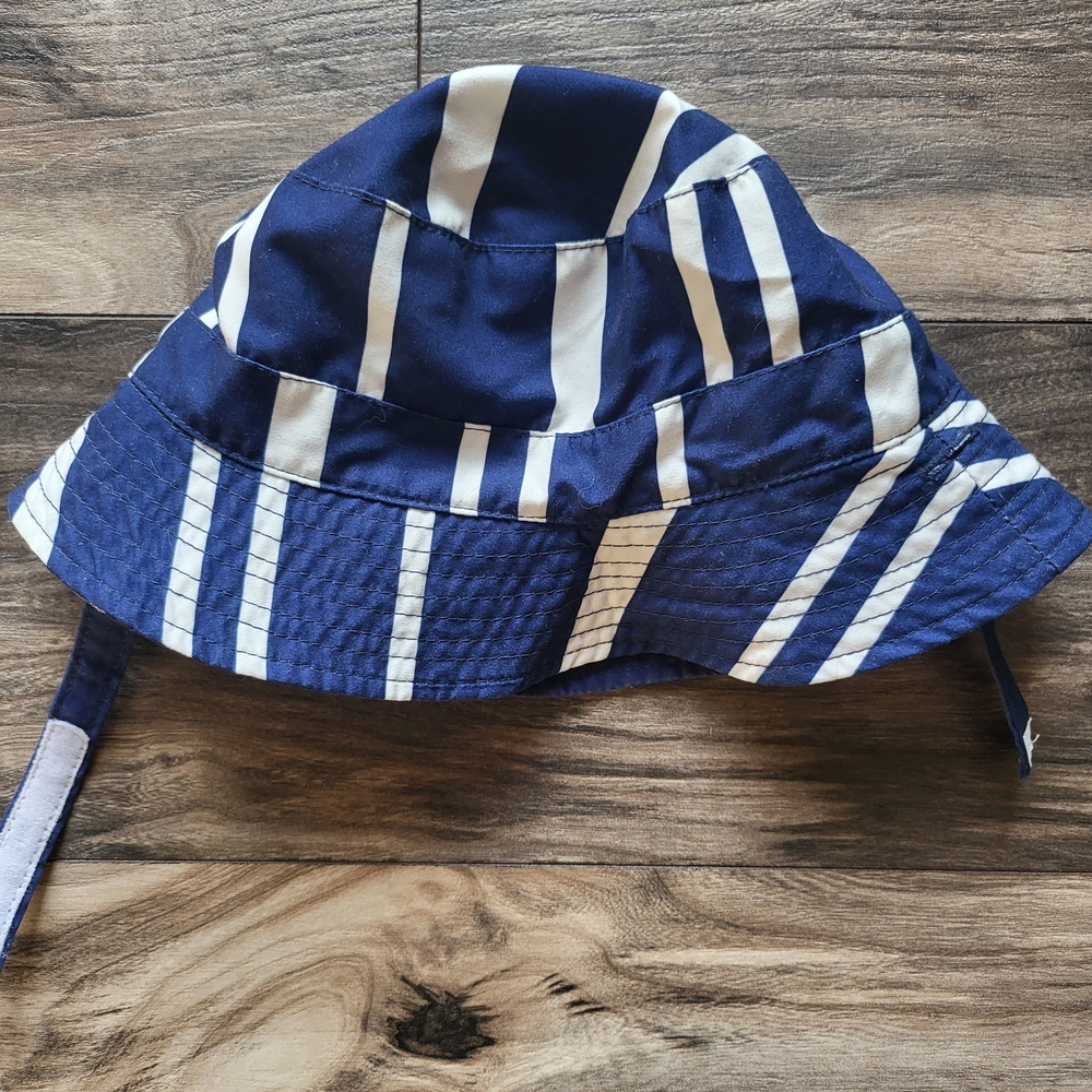 Carter's Bucket Hat - Picture 5 of 8